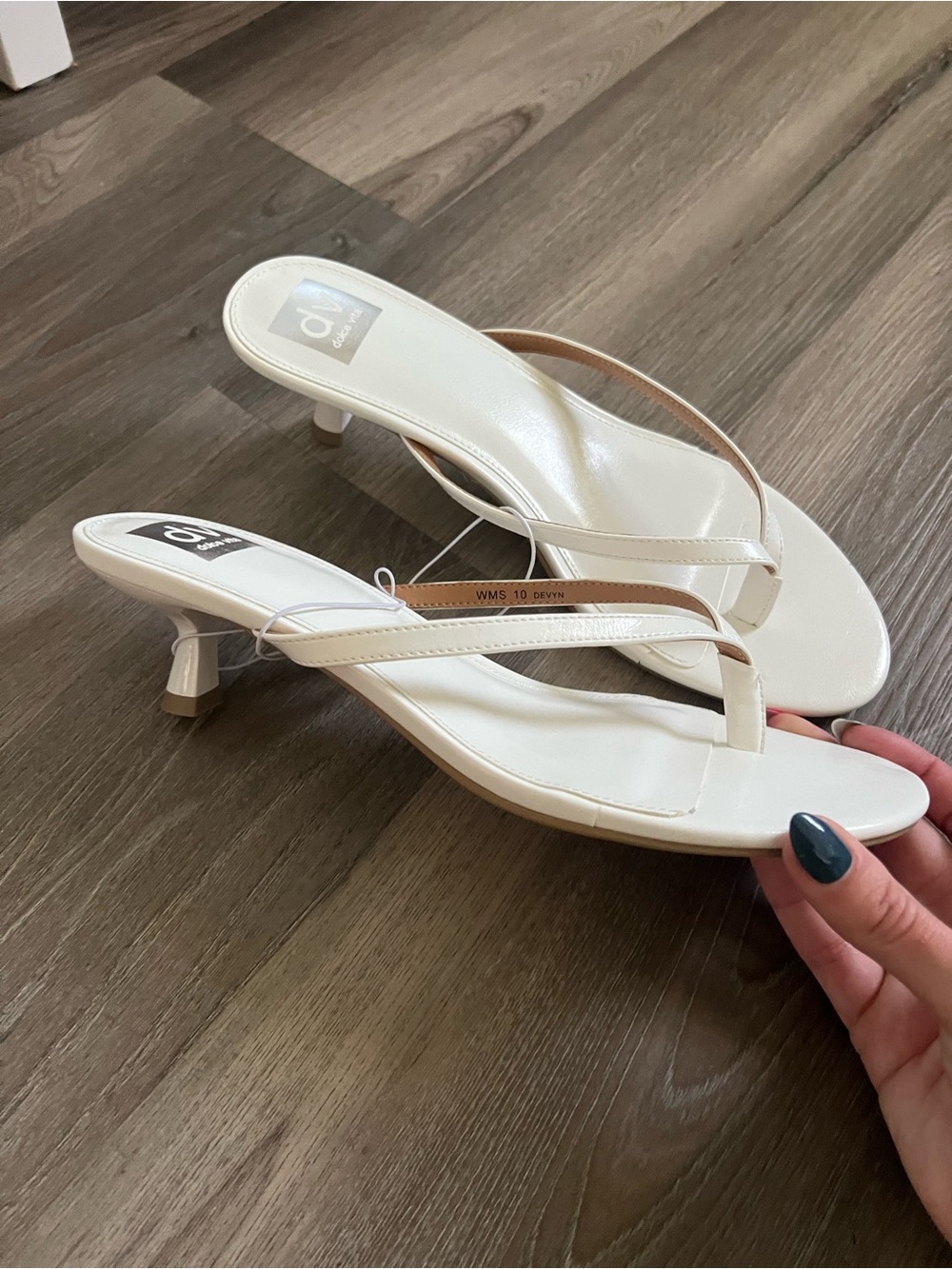 Dolce Vita Ivory White Slim Thong Sandals - Picture 3 of 3
